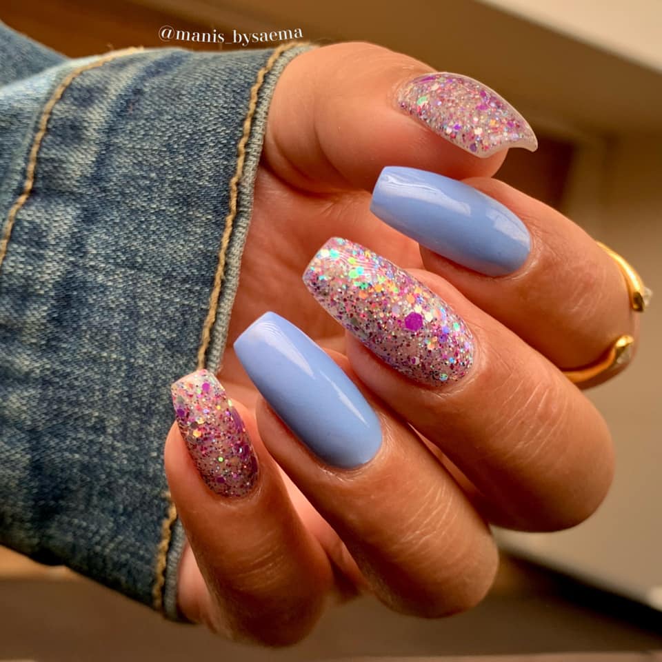 Blue dip powder nails