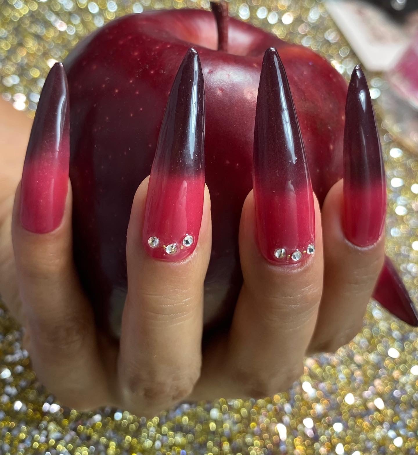 Maroon and Red Thermal Dip Powder