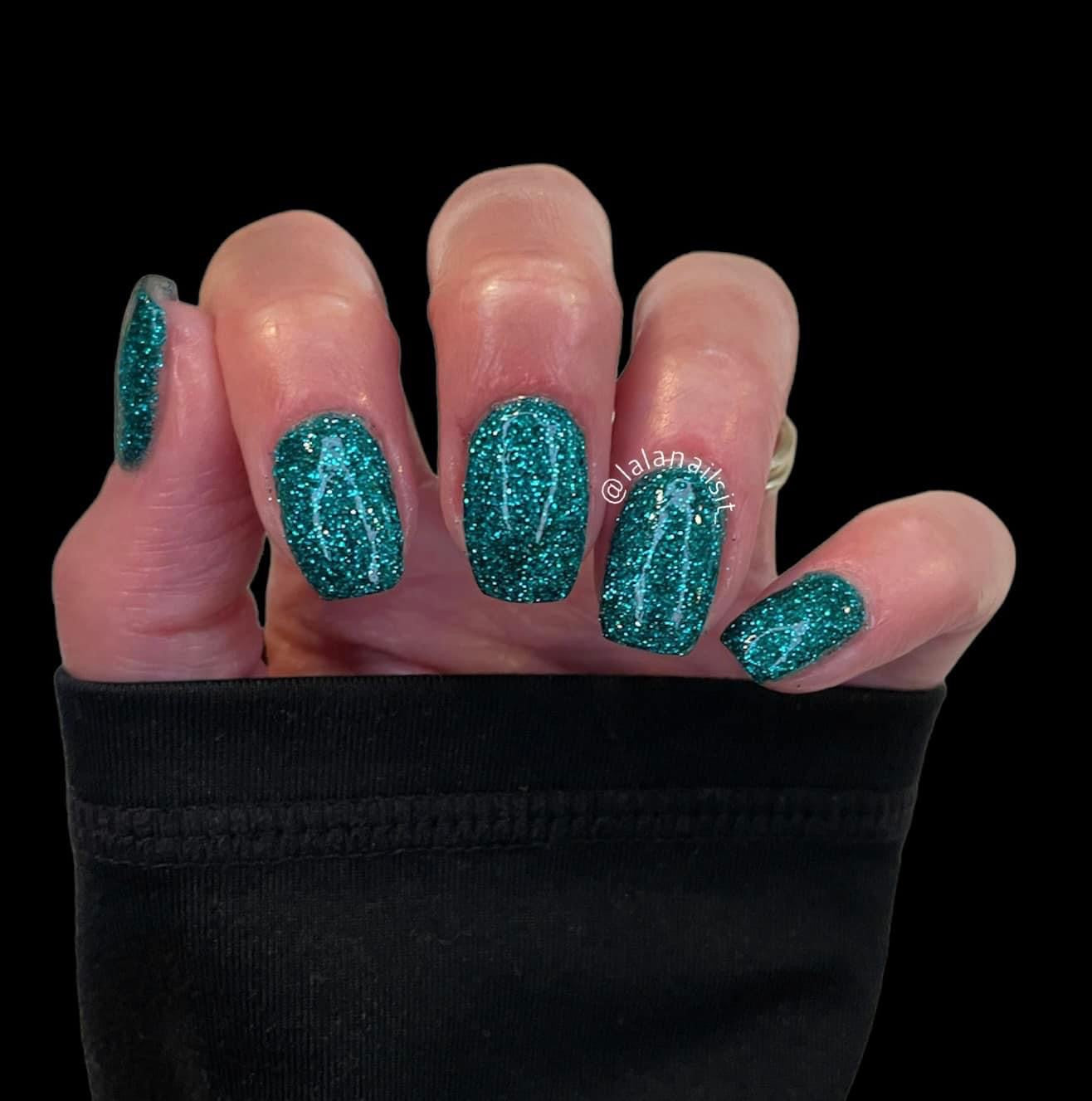 Emerald dip powder glitter